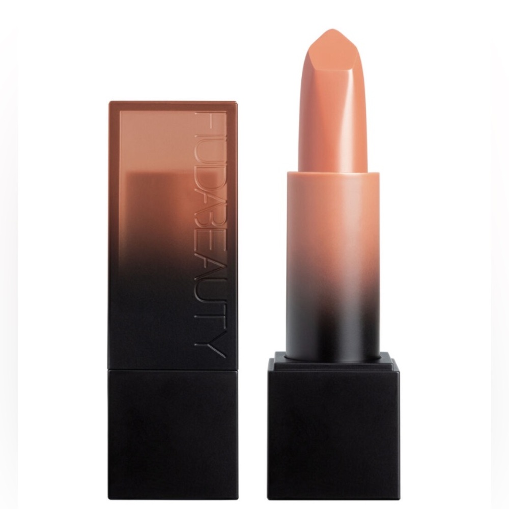 Huda Beauty 
Power Bullet Cream Glow-Rajah